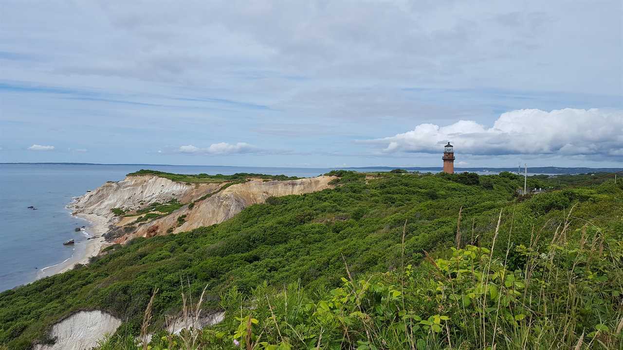 martha's vineyard lighthouse