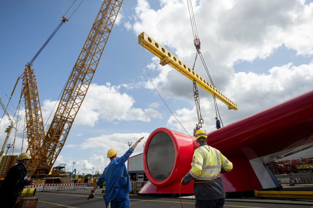 Carnival Jubilee Receives Iconic Winged Funnel [PHOTOS]