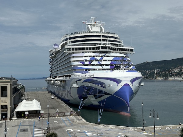 Norwegian Viva docked in Italy