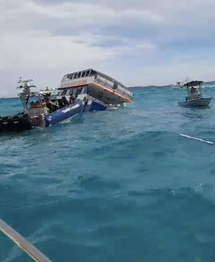 nassau shore excursion boat sinks